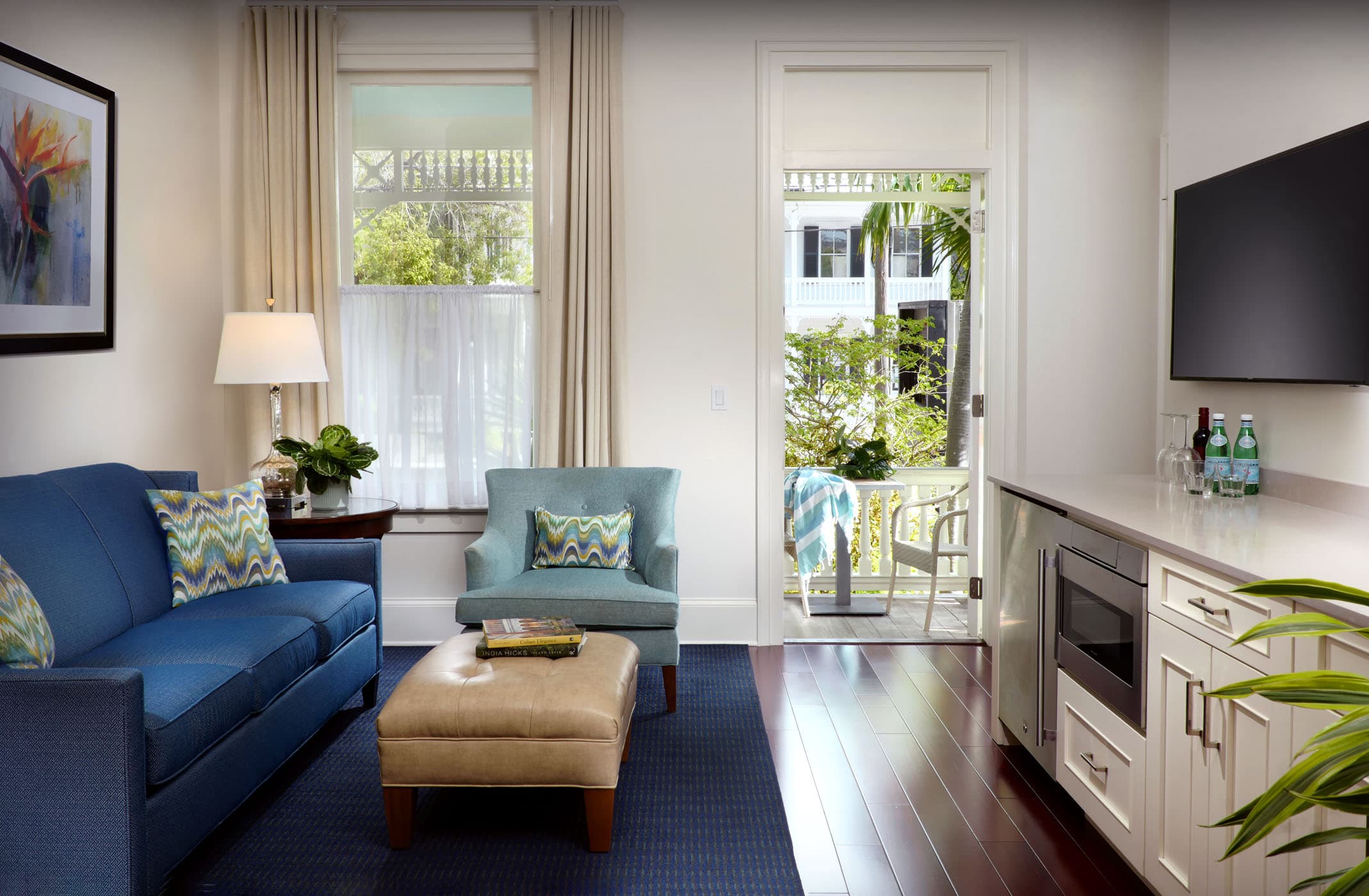 BAHAMA SUITE Living Room