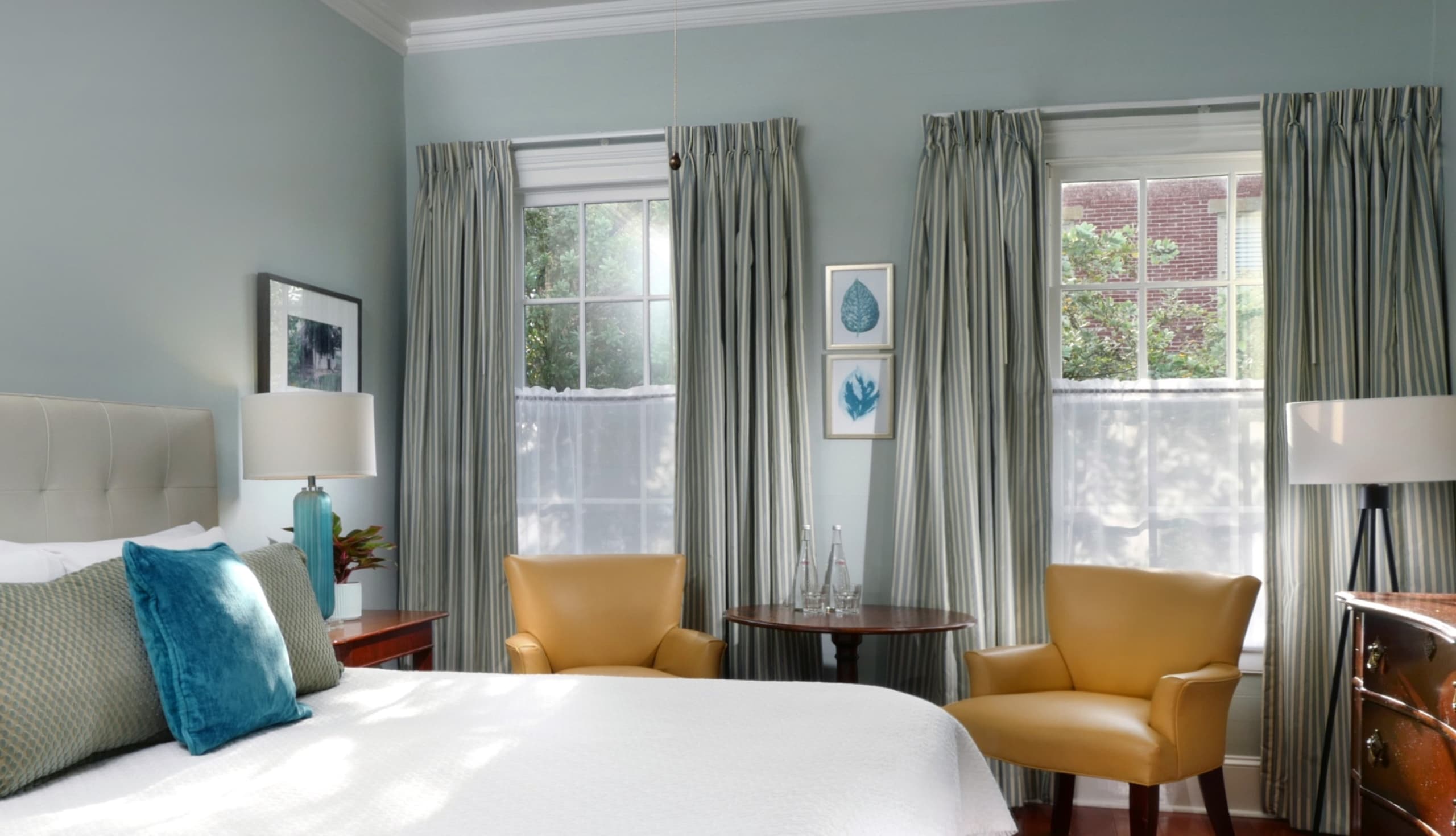 Classic Guestroom with 2 chairs and lots of light