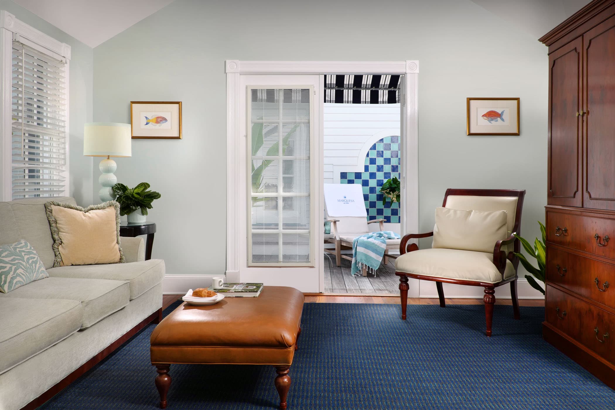 Jr Suite Living Room with access to a patio