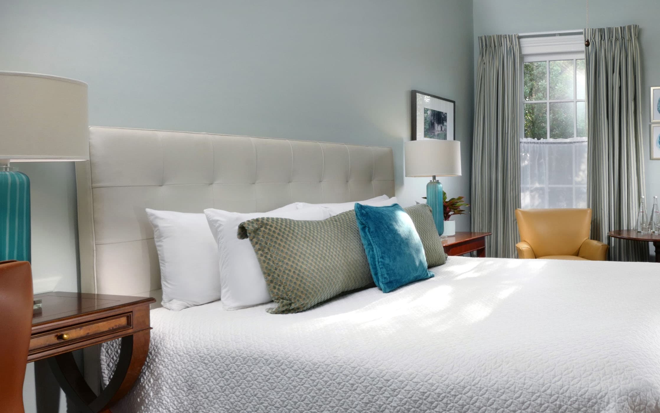 A bright, clean Classic Guestroom