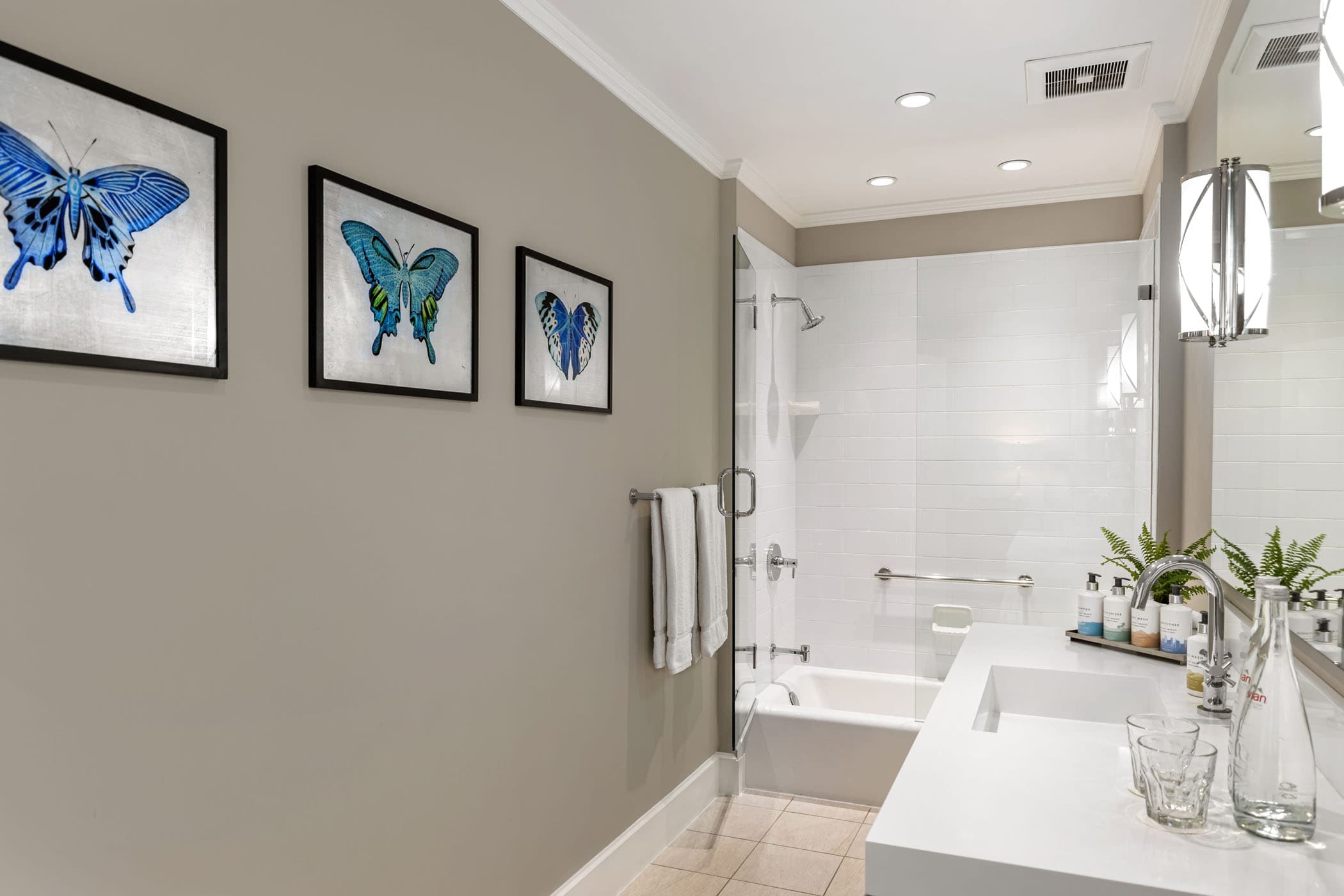 A bright bathroom in room 31 at Marquesa