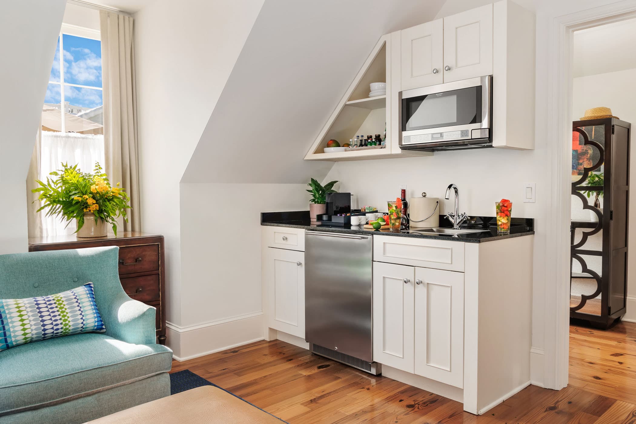 Room 42 at Marquesa with a kitchenette and a living space