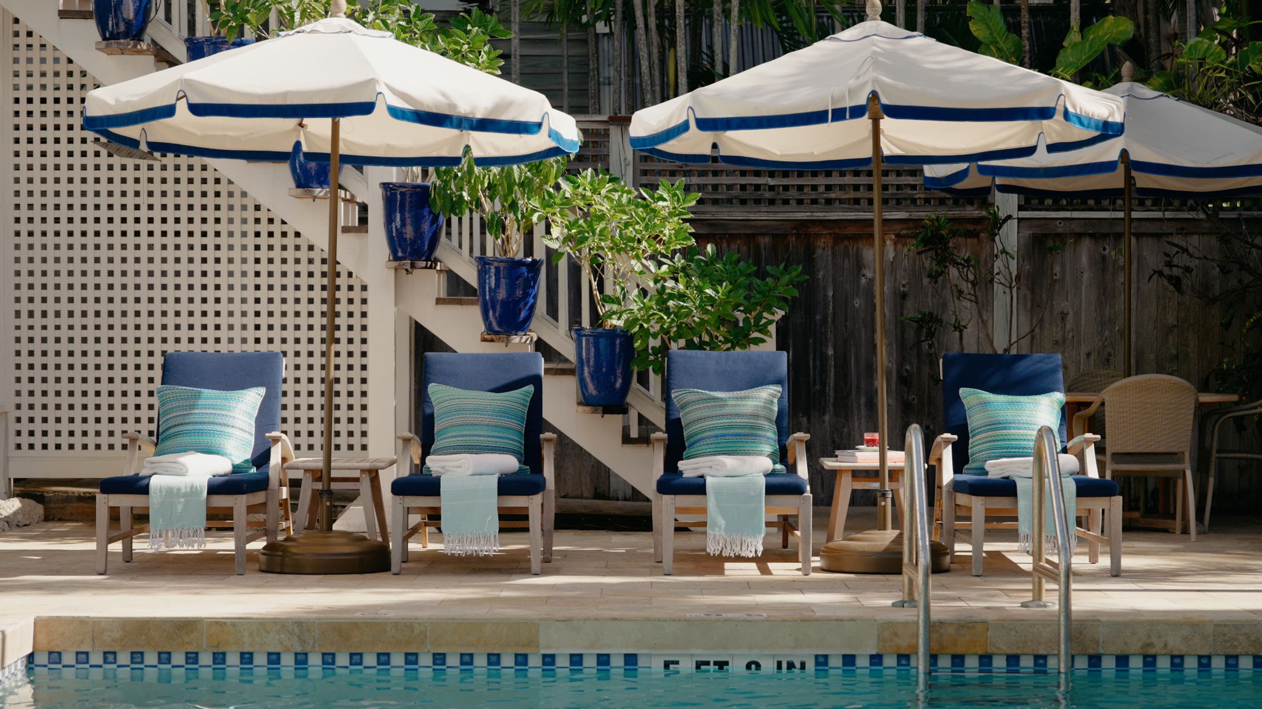 4 longe chairs along the pool at Marquesa