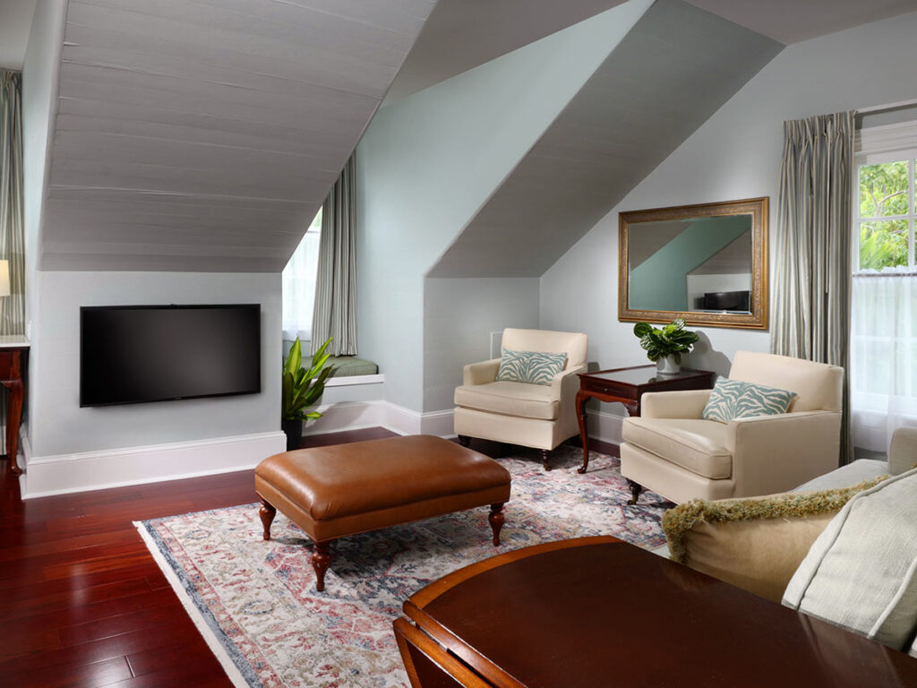 Guestroom living room.